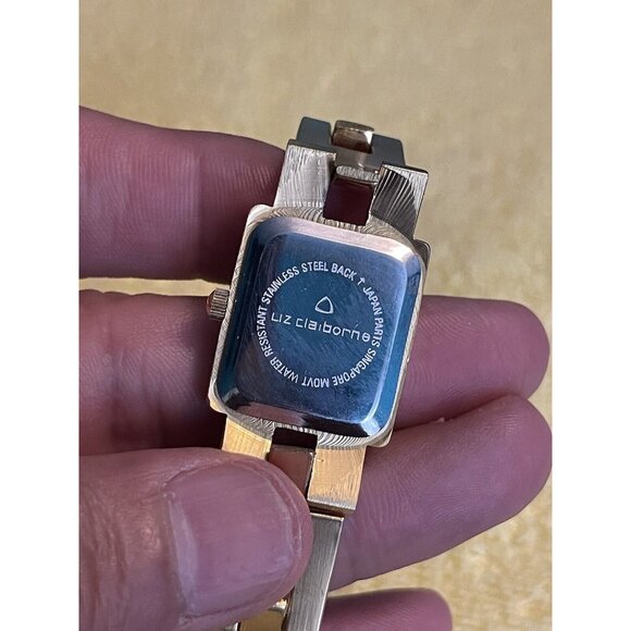 WOMEN'S LIZ CLAIBORNE ANALOG FASHION WATCH GOLD TONE BAND (needs Battery) - Picture 7 of 7